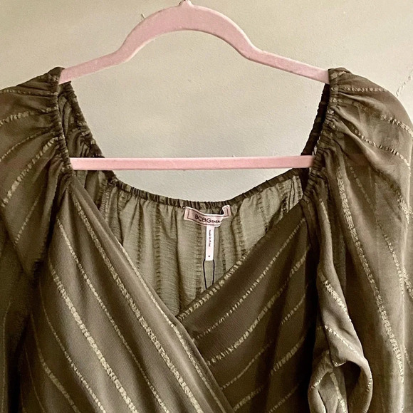 NWT BCBG Generation tie front peasant crop top. Size M - Picture 4 of 10